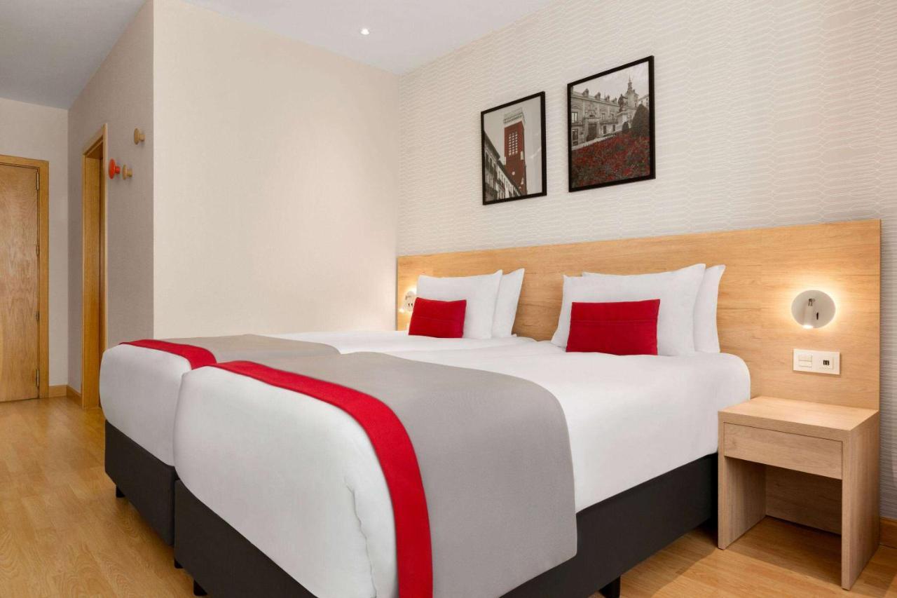 Ramada By Wyndham Madrid Tres Cantos Extérieur photo