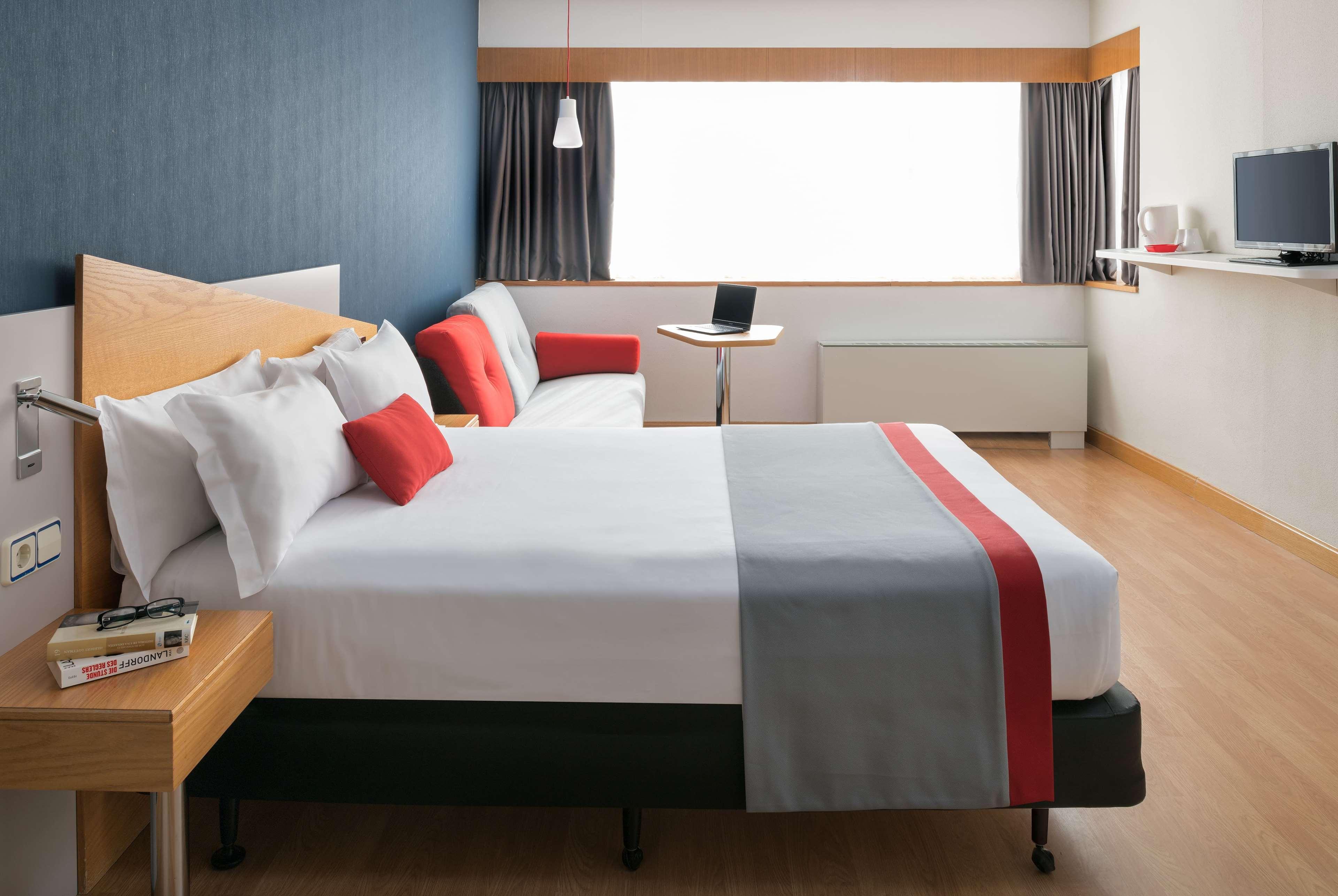 Ramada By Wyndham Madrid Tres Cantos Extérieur photo