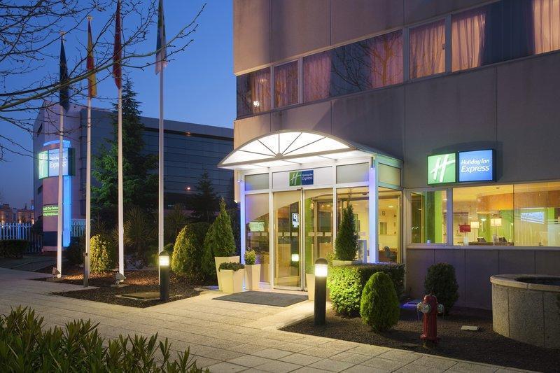Ramada By Wyndham Madrid Tres Cantos Extérieur photo