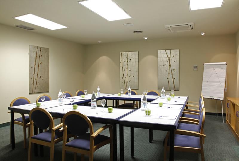 Ramada By Wyndham Madrid Tres Cantos Extérieur photo