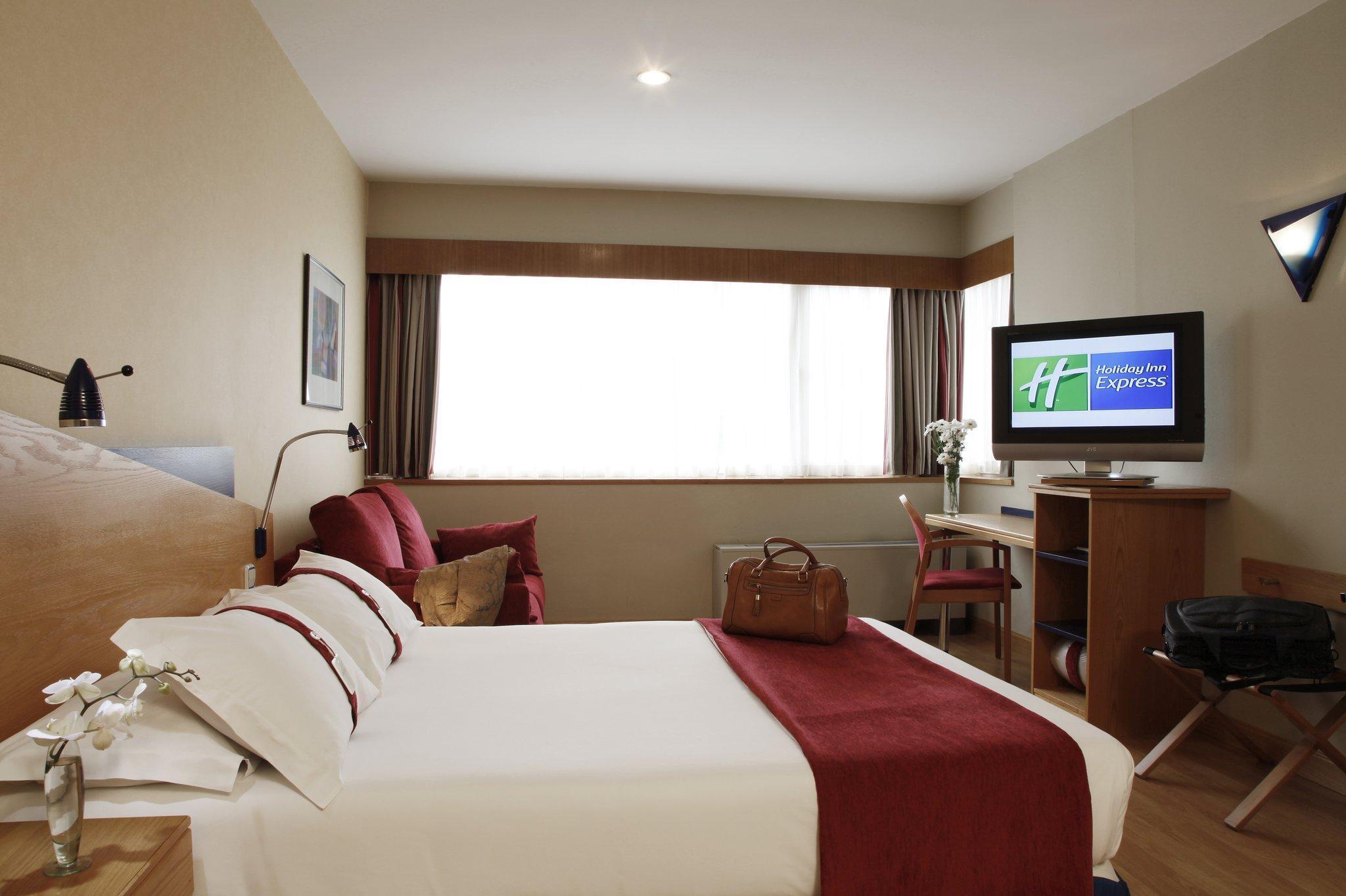 Ramada By Wyndham Madrid Tres Cantos Extérieur photo