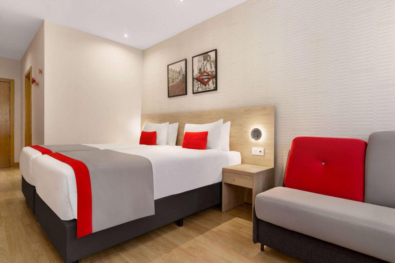 Ramada By Wyndham Madrid Tres Cantos Extérieur photo