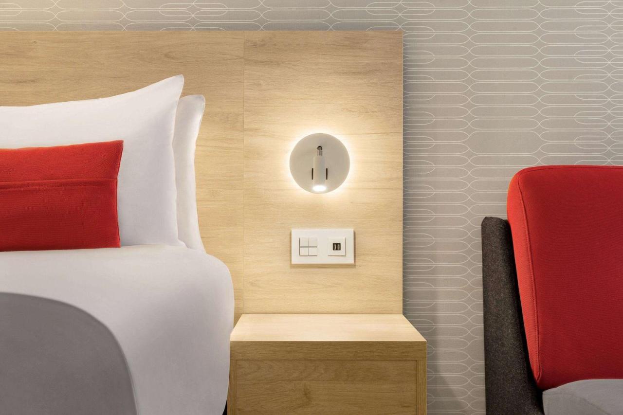 Ramada By Wyndham Madrid Tres Cantos Extérieur photo
