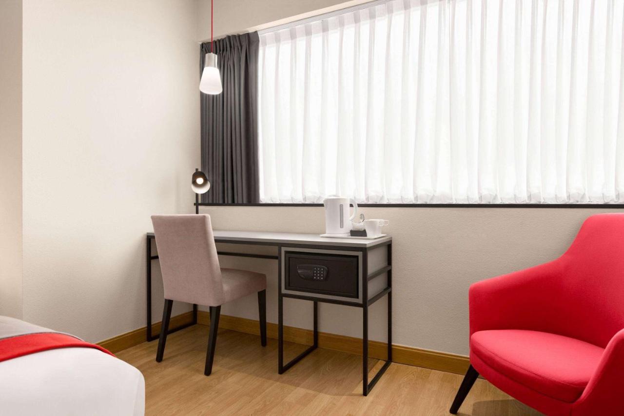Ramada By Wyndham Madrid Tres Cantos Extérieur photo