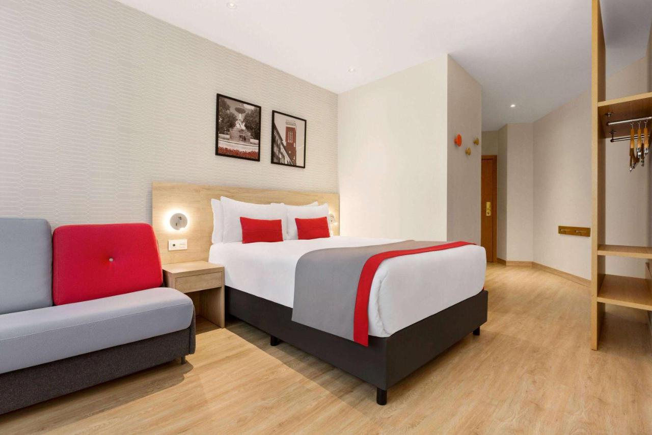 Ramada By Wyndham Madrid Tres Cantos Extérieur photo