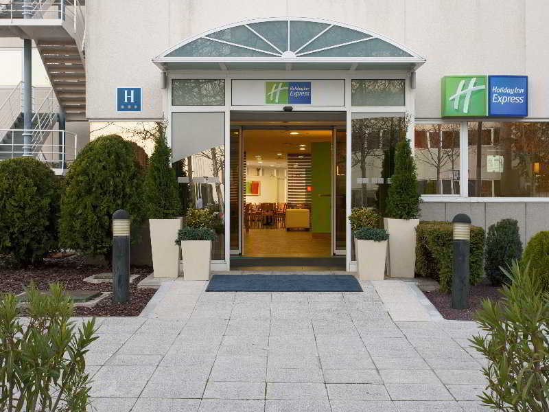 Ramada By Wyndham Madrid Tres Cantos Extérieur photo