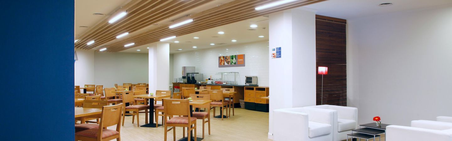 Ramada By Wyndham Madrid Tres Cantos Extérieur photo